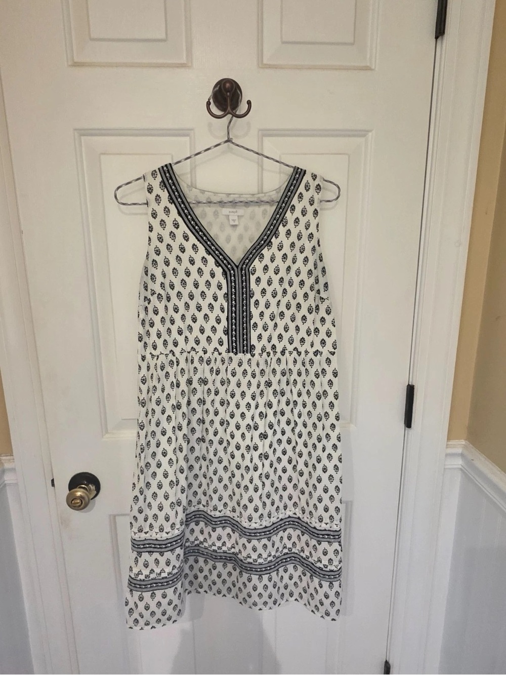 J. Jill White Sleeveless V-Neck Mini Dress with Black Print